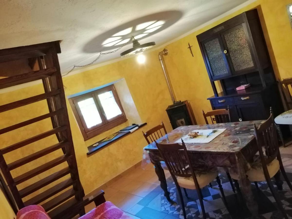Casa Vacanze La Carbunera Villa Domodossola Eksteriør billede